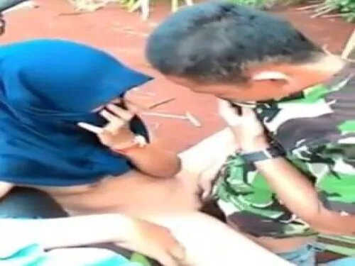 Bokep Indo Ketangkap Ngesek di Kebun Tapi Yang Nangkep Minta Diterusin Sampai Croot