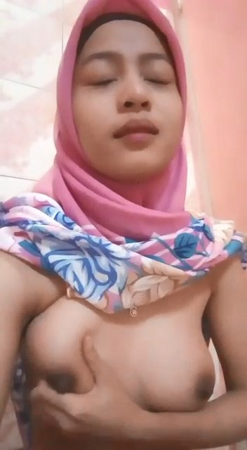 Bokep Indo Pemimpin Perusahaan Memamerkan Payudara Besar