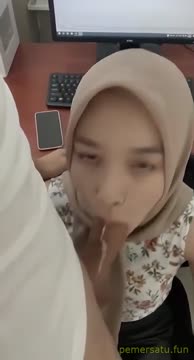 Hijab_Kantoran_Ketagihan_Ngentot_Digilir_Teman_Kantor_-_Lulustream