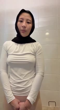 Chindo Hijab Bug1L Lanjut Mandi Menggoda