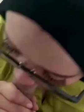 Menikmati Sepongan Ibu Guru Jilbab Malay Blowjob – AVTub