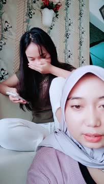 Ponakan dan bibi iseng live