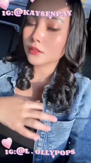 28. Deh degan banget colmek di mobil