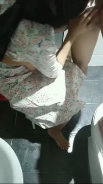 Umi Hijab Kacamata Main di WC Lanjut ke Kamar