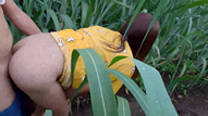 Bokep Indo – Nyobain Sensasi Ngewe Di Kebun Tebu Bareng Selingkuhan