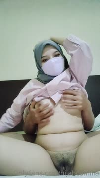 Camilla Hijab Ngewe Di Hotel (2)