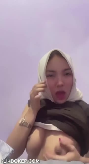 Bokep Indo Miss Yaya Arsyid Hijab Cantik Binal Grepe Toket dan Colmek – Te