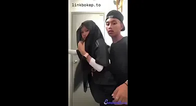 Dedek Hijab Ngga Tahan Terpaksa Ngeue Di Fitting Room Bokep indo