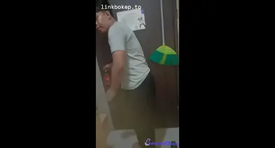 Jilbab Putri Godain Bapak Kos Bokep Indo