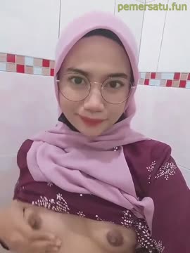 hijab kacamata batik merah jilbab pink