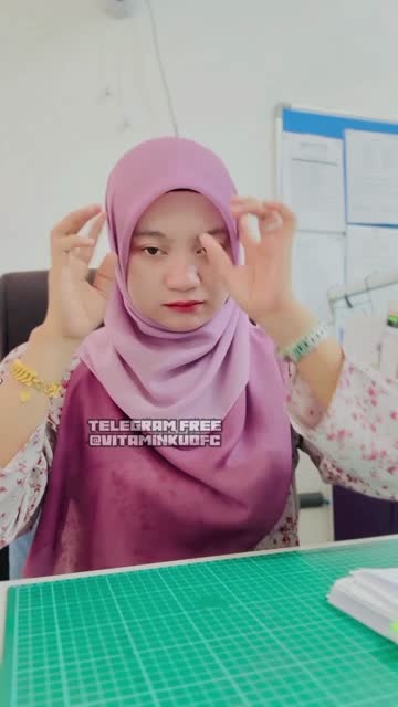 Guru Hijab Muda Kirim Video Buat Kepala Sekolah