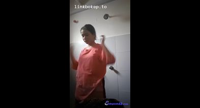 Intip Sepupu Mumpung Mandi Di Rumah Bokep Indo